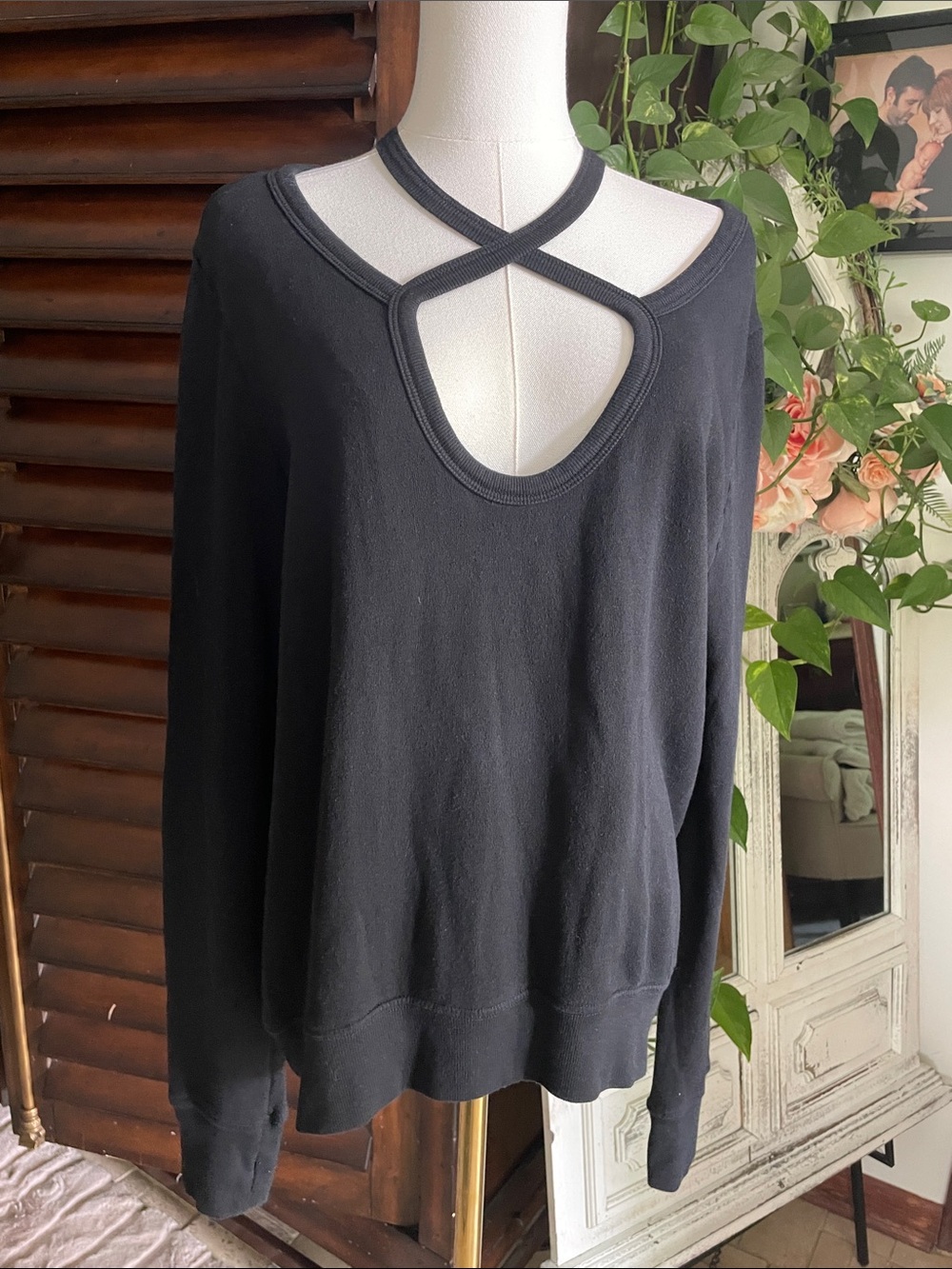 Pam & Gela Luxury Crisscross Keyhole Pullover Sweatshirt Medium